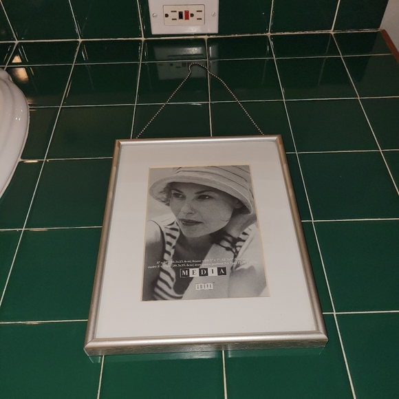 Picture frame - Picture 2 of 8